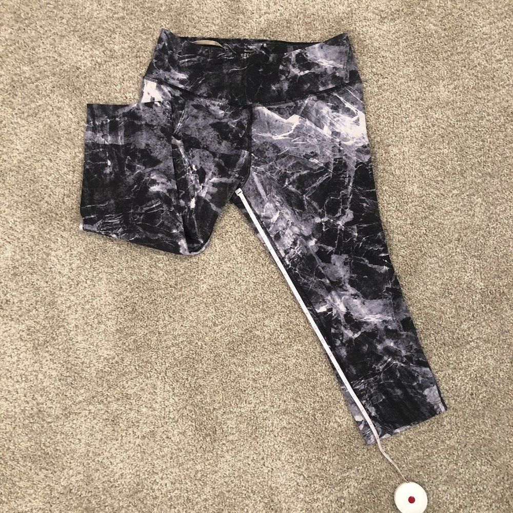 Nike Dri-FIt Marble Capris - Sz Large